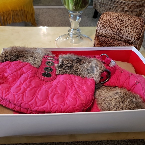 Coach Fur Boot and Purse set (Fuschia Pink) - Picture 2 of 4